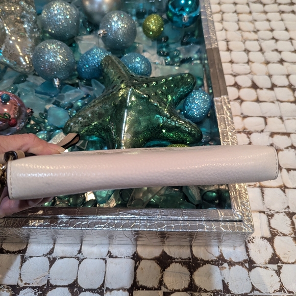 COACH wallet with removable Wristlet strap - Picture 2 of 8